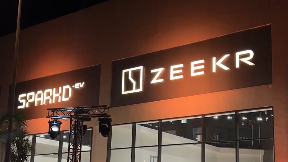 صالة عرض زيكر Sparkd EV